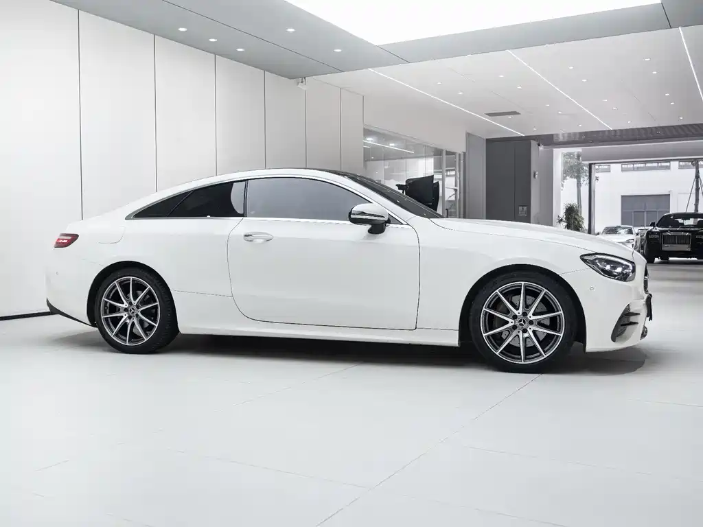 Mercedes-Benz E-Class 2023 — фото 17