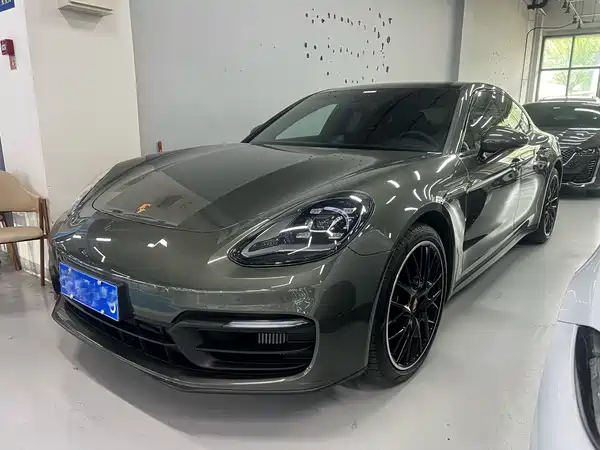 Porsche Panamera 2023
