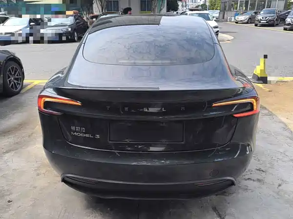 Tesla Model 3 2024