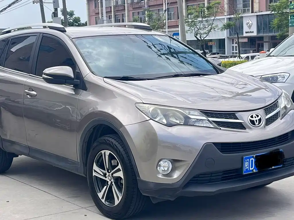 Toyota RAV4 2015 — фото 3