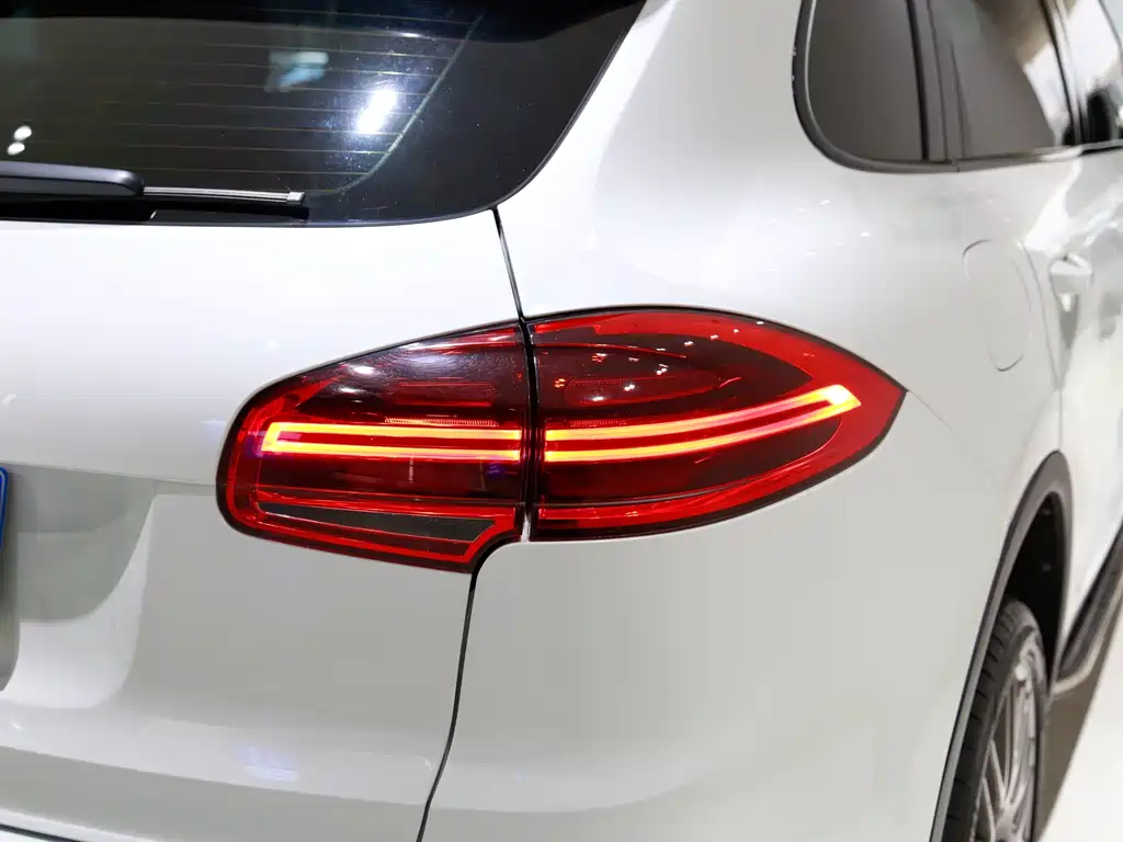 Porsche Cayenne 2015 — фото 12