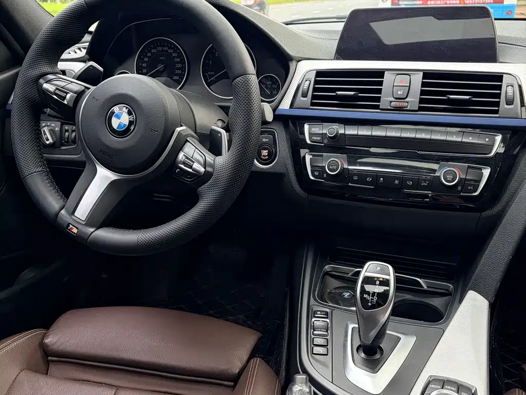 BMW 3 Series 2019 — фото 15