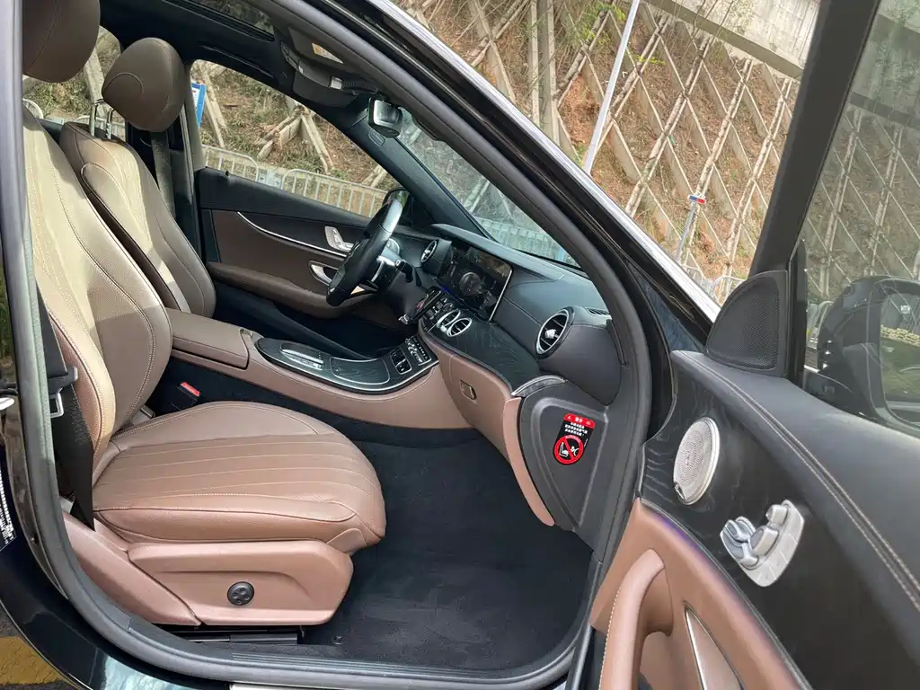 Mercedes-Benz E-Class 2022 — фото 12
