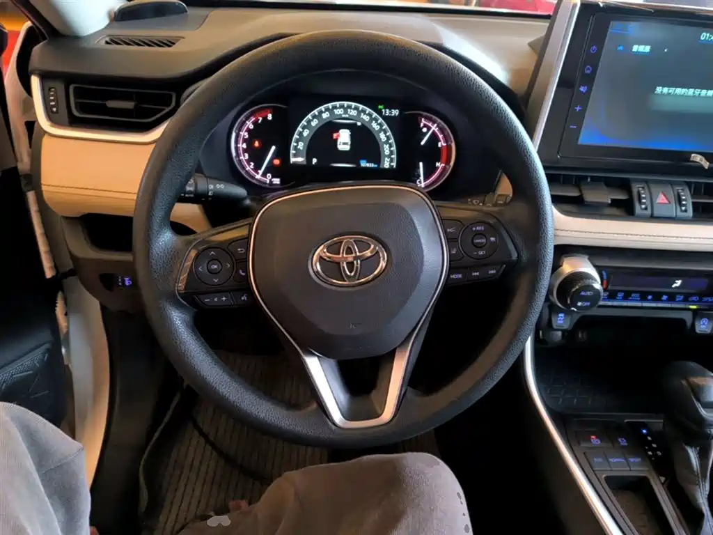 Toyota RAV4 2020 — фото 11
