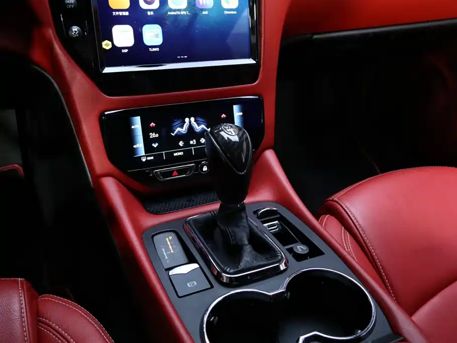 Maserati GranTurismo 2018 — фото 8