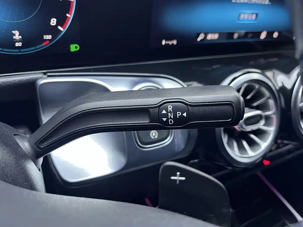 Mercedes-Benz GLB 2021 — фото 11