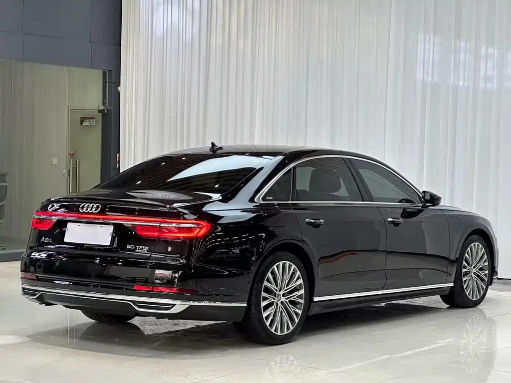 Audi A8 2019 — фото 16