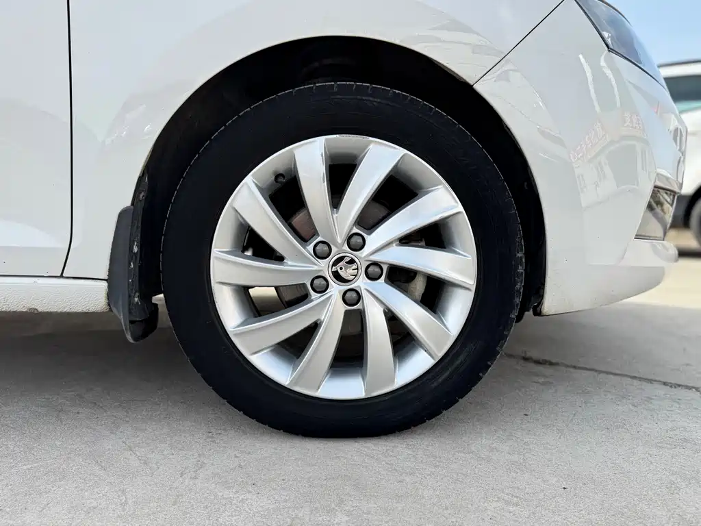 Skoda Rapid 2019 — фото 12