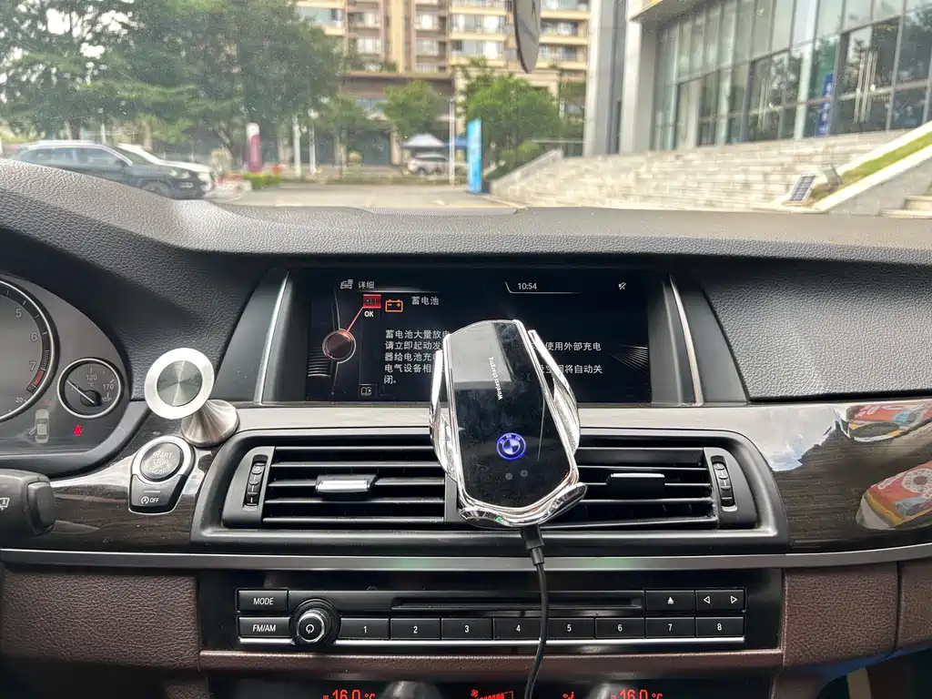 BMW 5 Series 2016 — фото 14