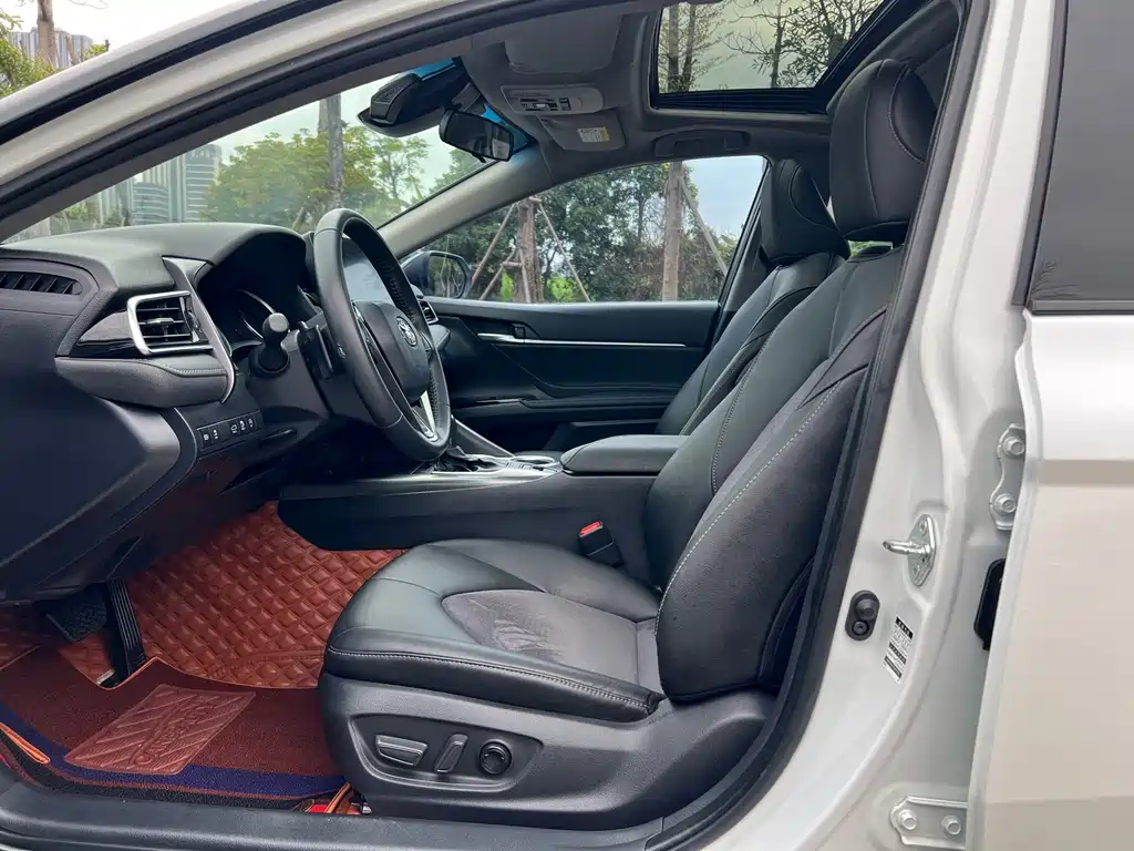 Toyota Camry 2023 — фото 12