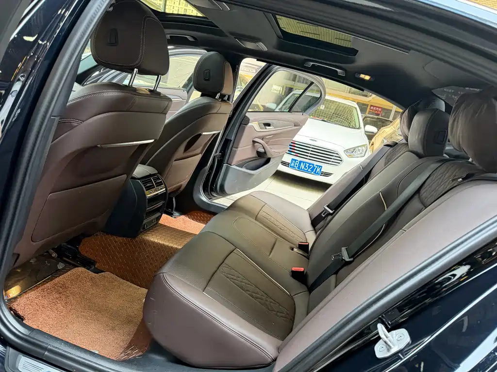 BMW 5 Series 2023 — фото 12