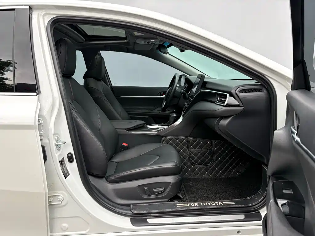 Toyota Camry 2023 — фото 18