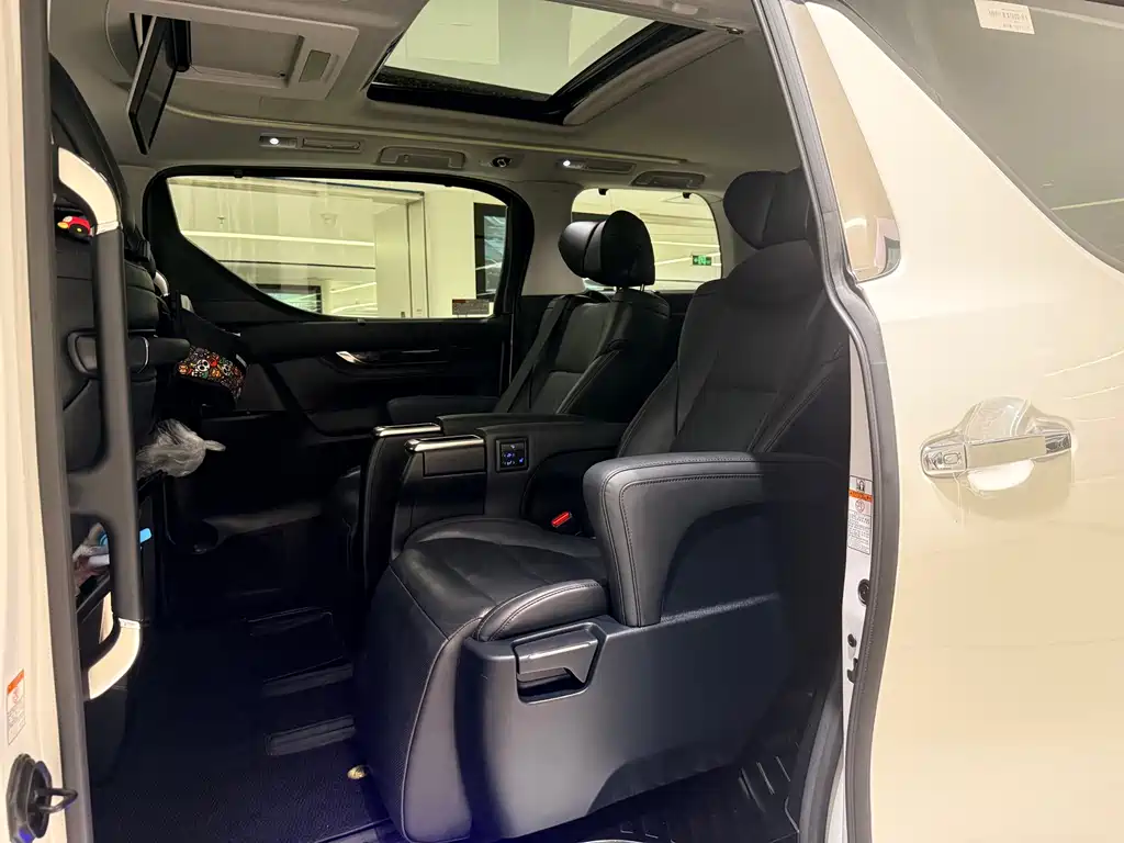 Toyota Vellfire 2021 — фото 16
