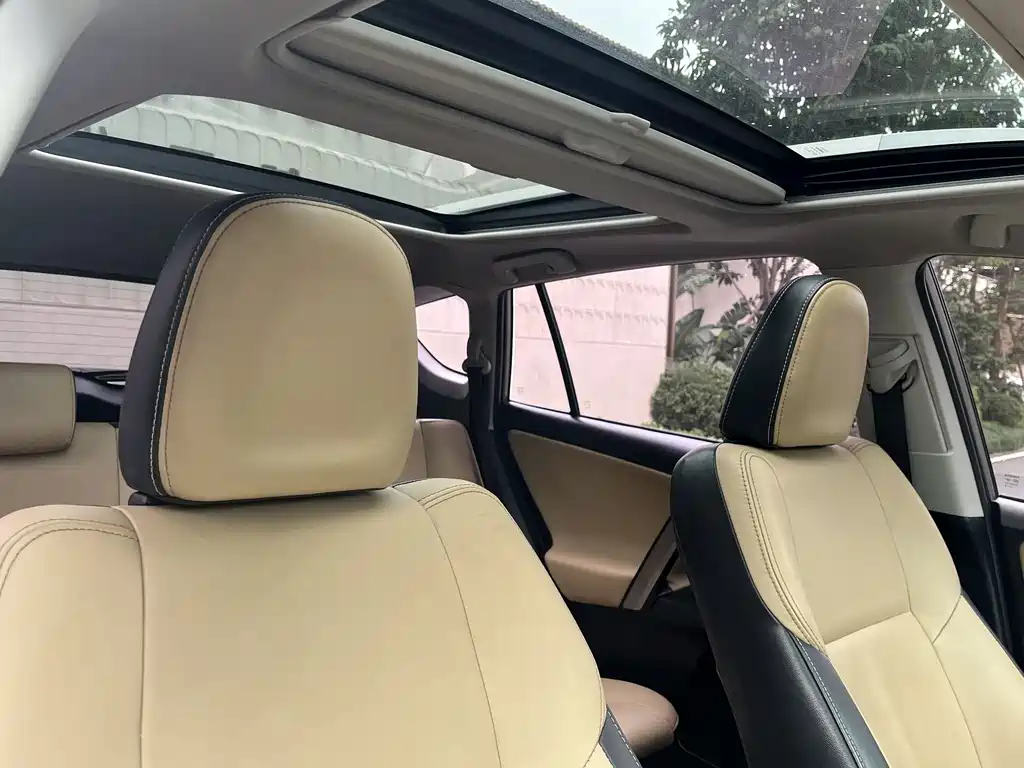 Toyota RAV4 2017 — фото 26
