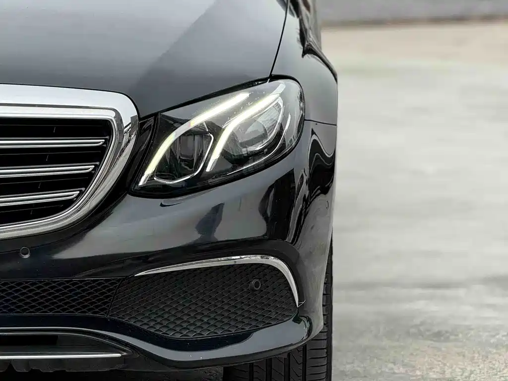 Mercedes-Benz E-Class 2019 — фото 13