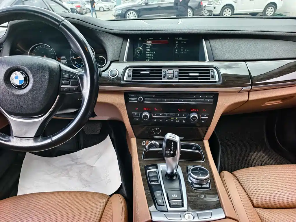 BMW 7 Series 2013 — фото 15