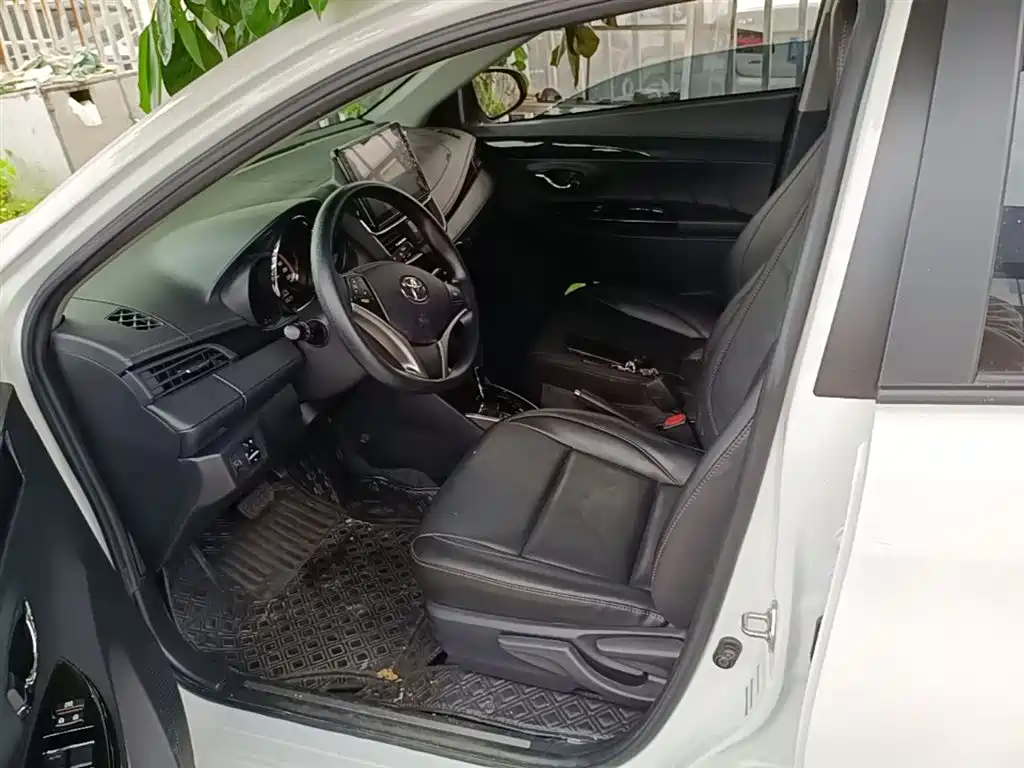Toyota Yaris L 2022 — фото 15