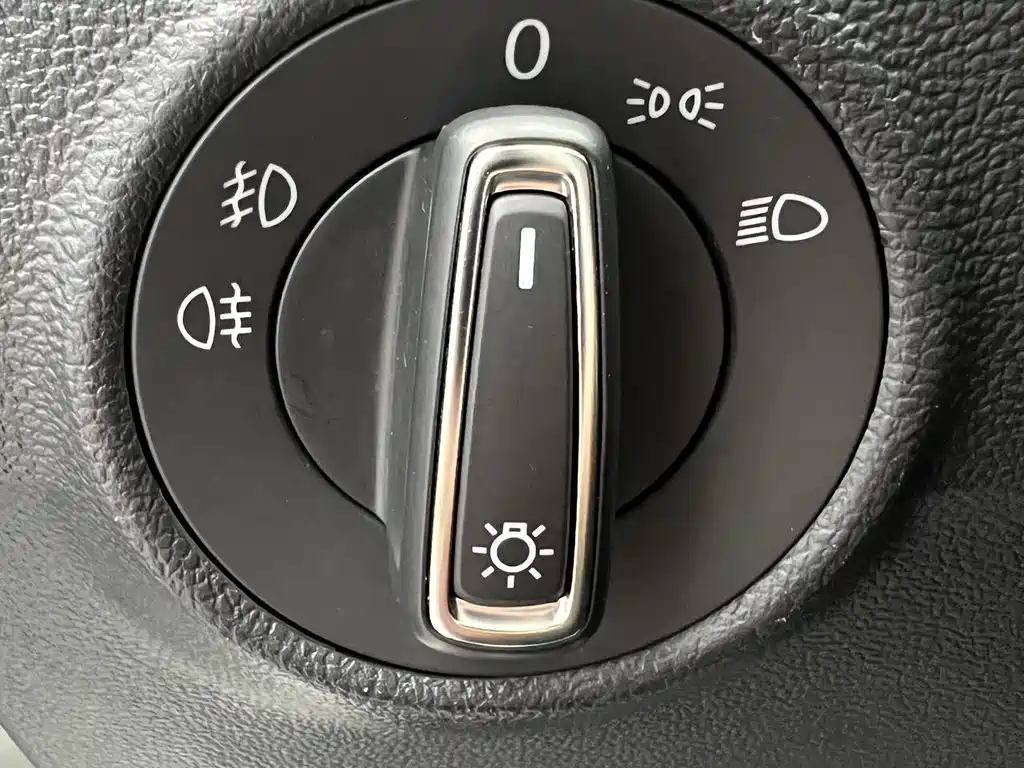 Volkswagen T-Roc 2023 — фото 16