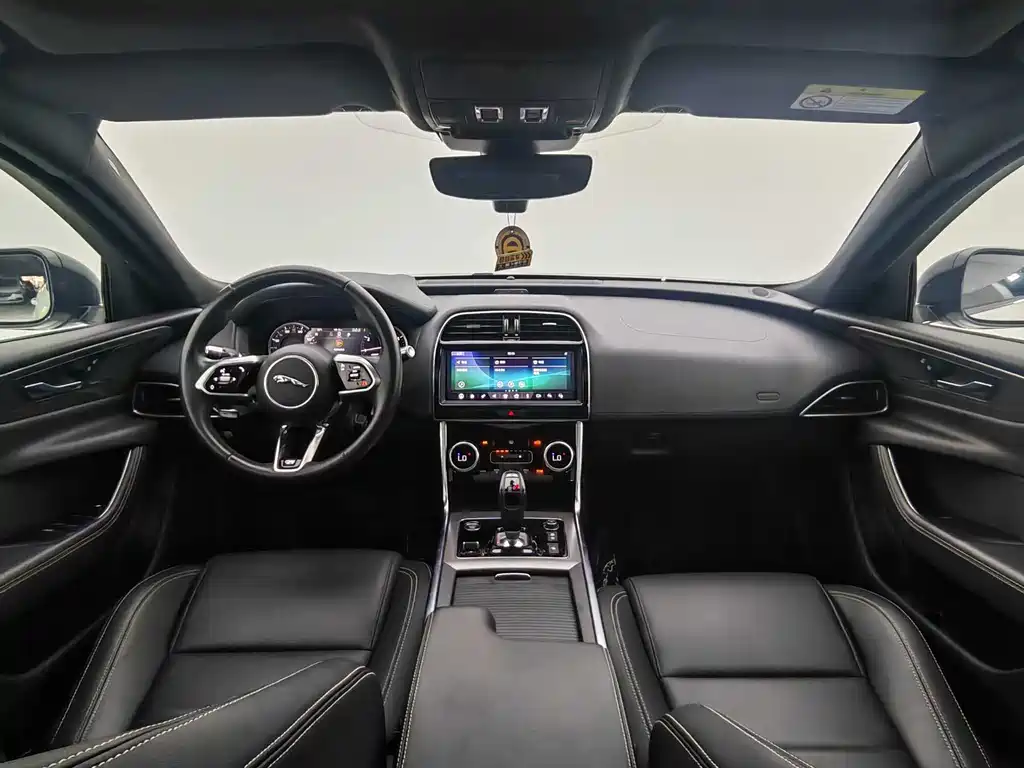 Jaguar XEL 2021 — фото 13