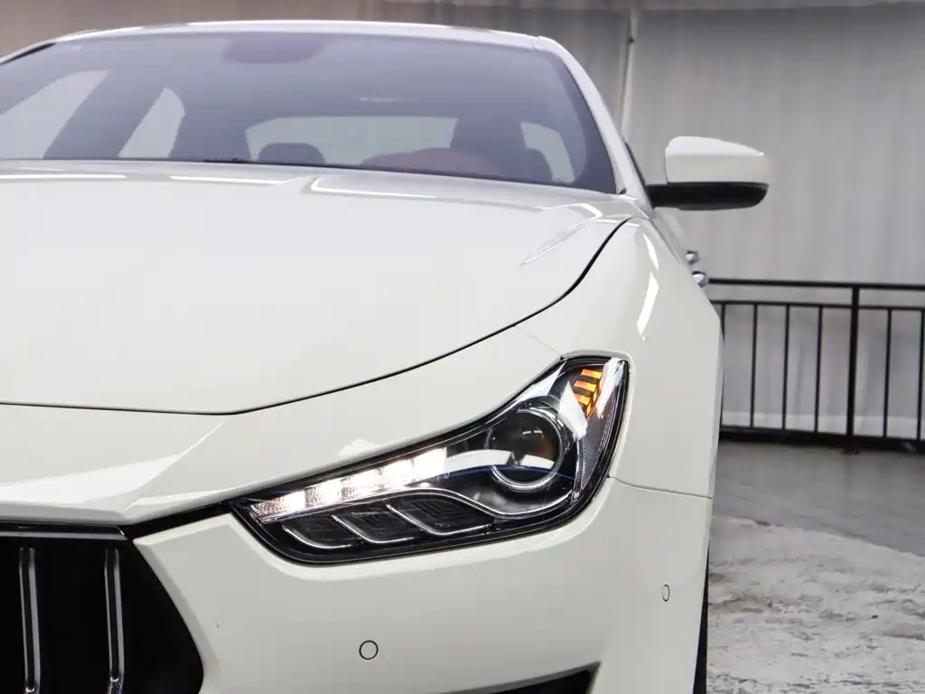 Maserati Ghibli 2023 — фото 11