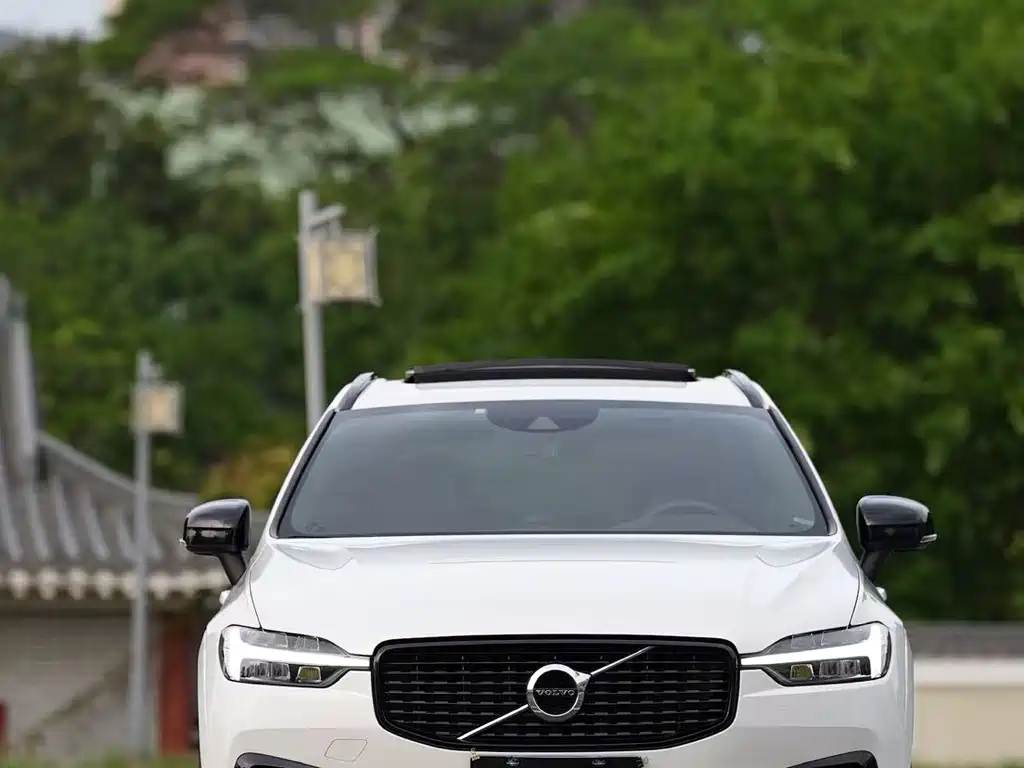 Volvo XC60 2021 — фото 2