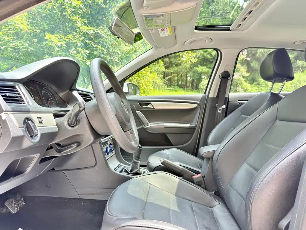 Volkswagen Lavida 2015