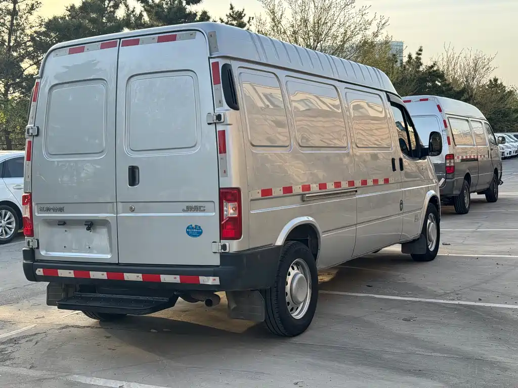 JMC Tesla 2023