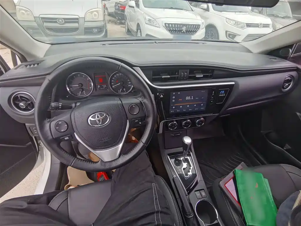 Toyota Corolla 2017 — фото 10