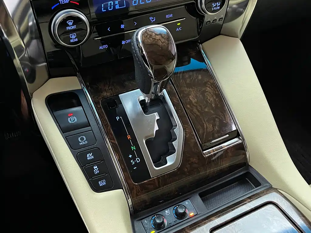 Toyota Alphard 2021 — фото 14