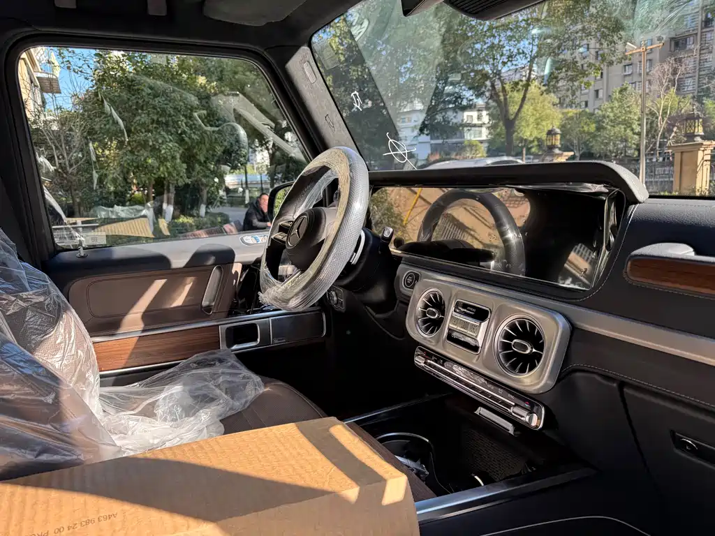 Mercedes-Benz G-Class 2025 — фото 12