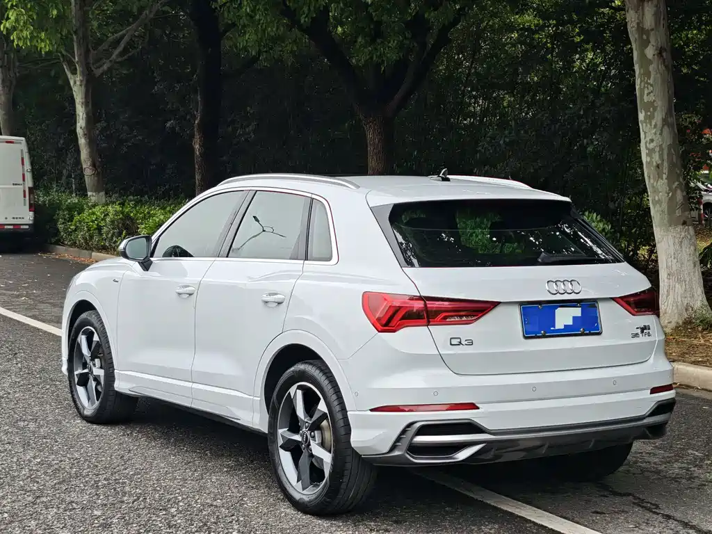 Audi Q3 2021 — фото 28