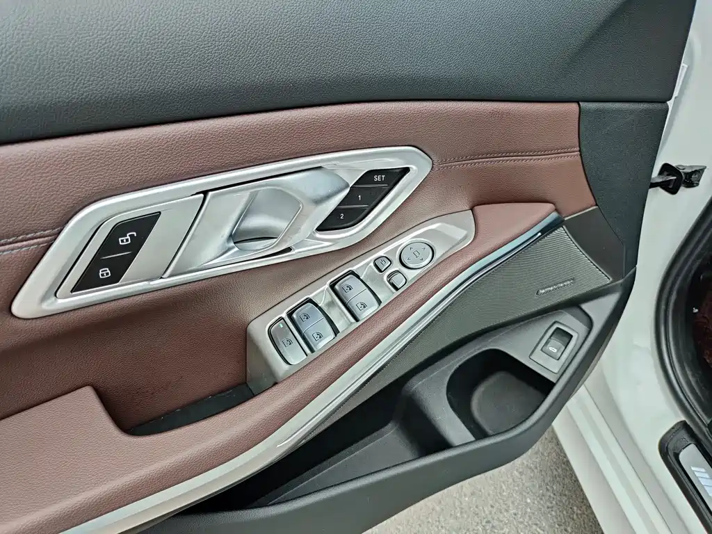 BMW 3 Series 2023 — фото 16