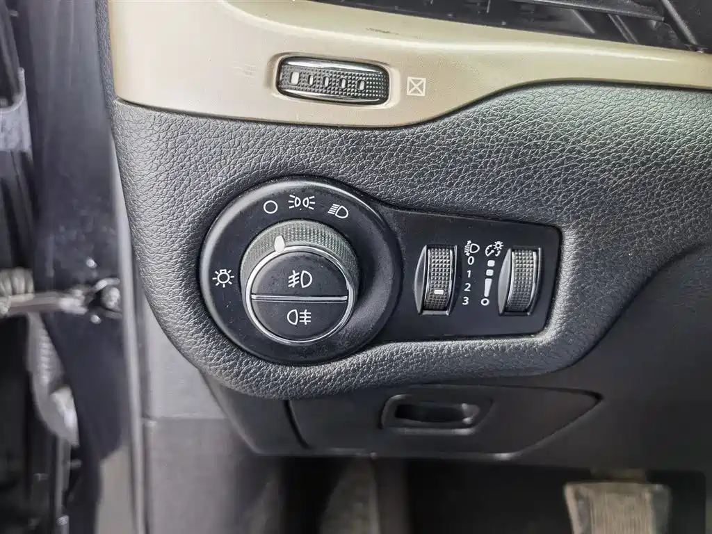 Jeep Cherokee 2016 — фото 21