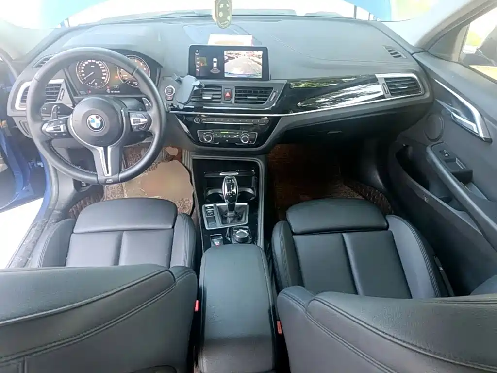 BMW 1 Series 2020 — фото 10