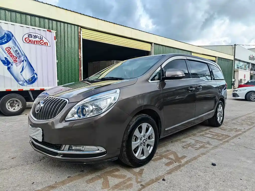 Buick GL8 2015 — фото 1