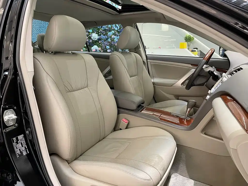 Toyota Camry 2013 — фото 12