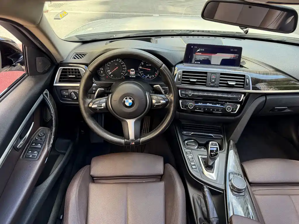 BMW 3 Series 2018 — фото 9