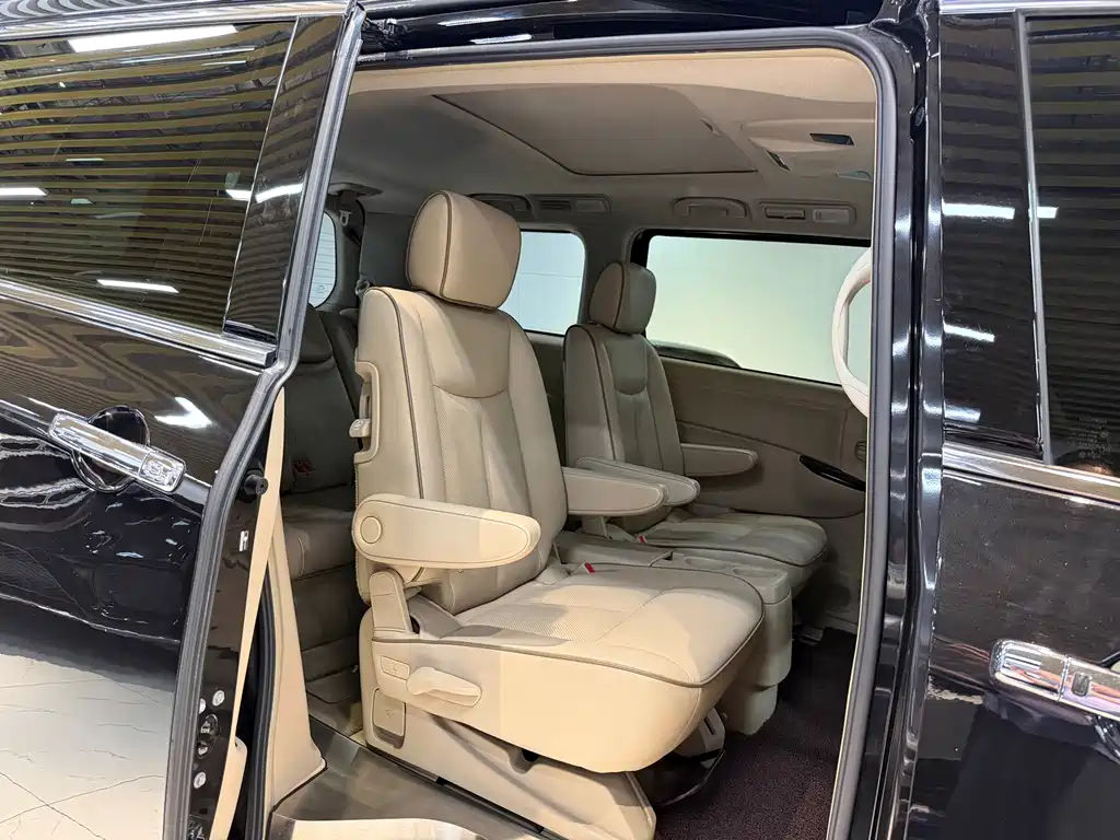 Nissan Quest 2016 — фото 23