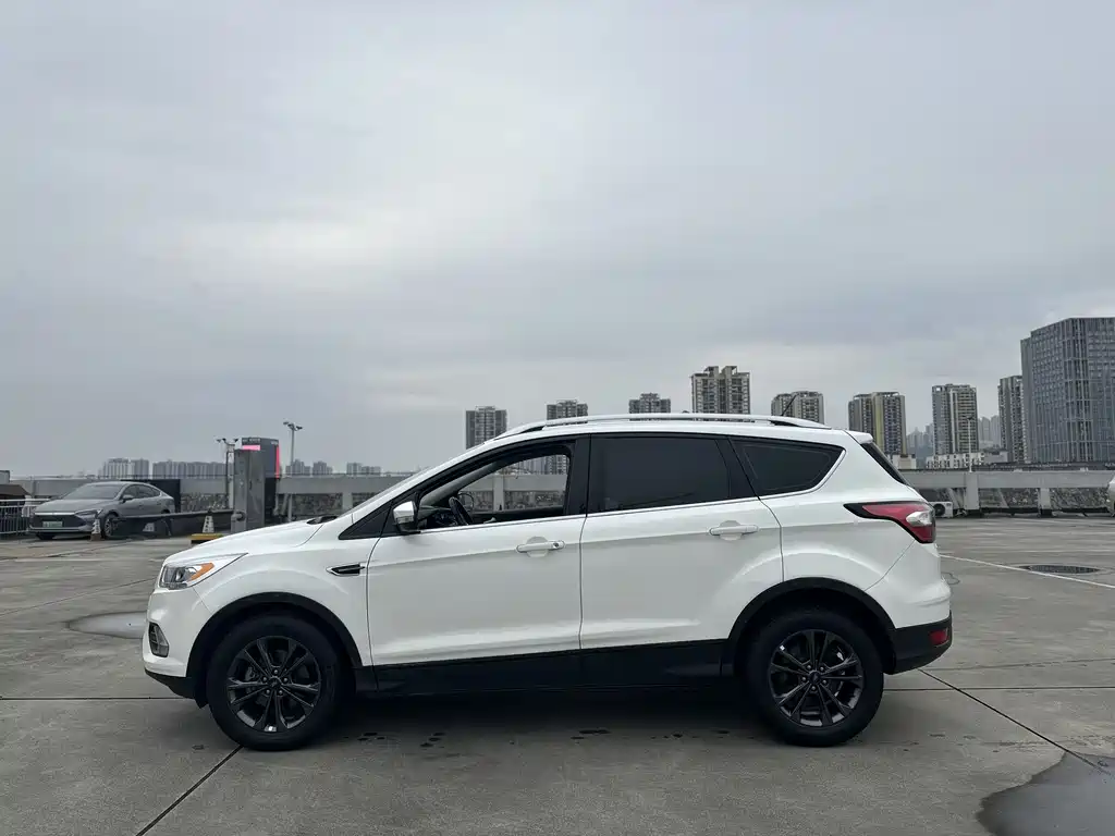 Ford Kuga 2021 — фото 8