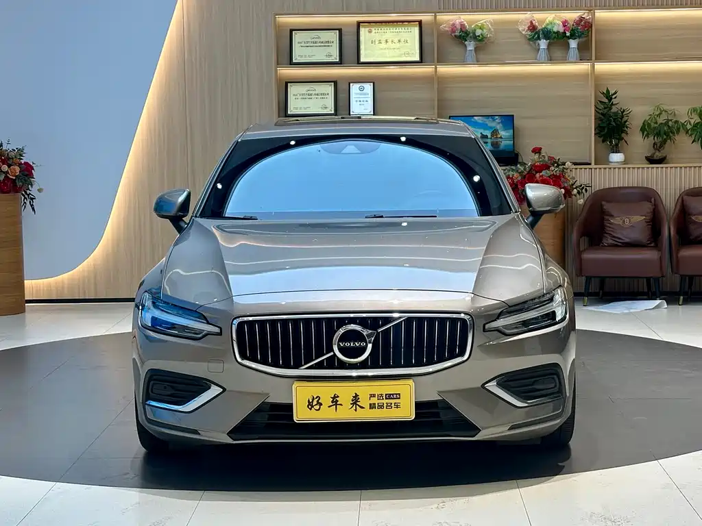 Volvo S60 2021 — фото 2