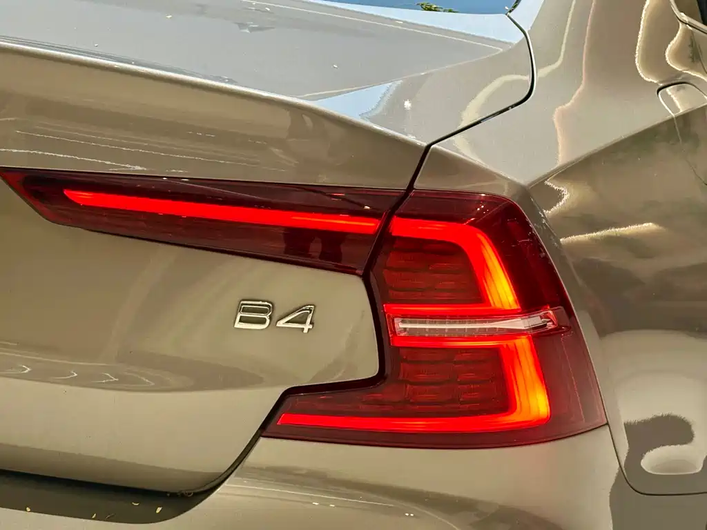 Volvo S60 2021 — фото 18