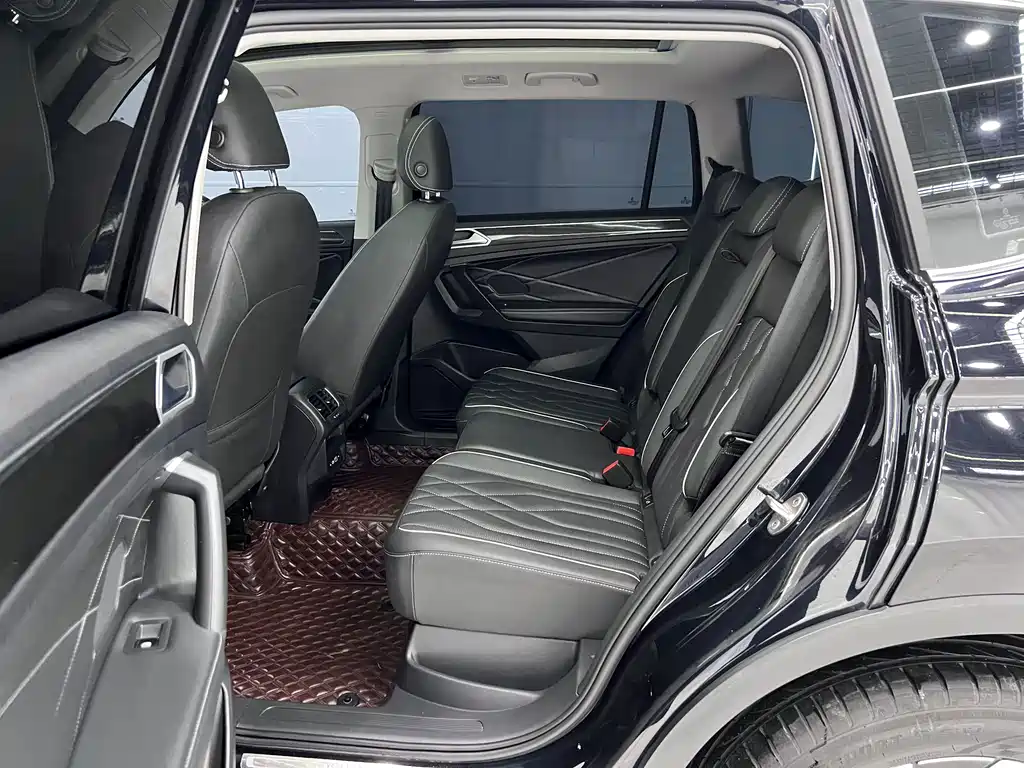 Volkswagen Tiguan L 2023 — фото 13