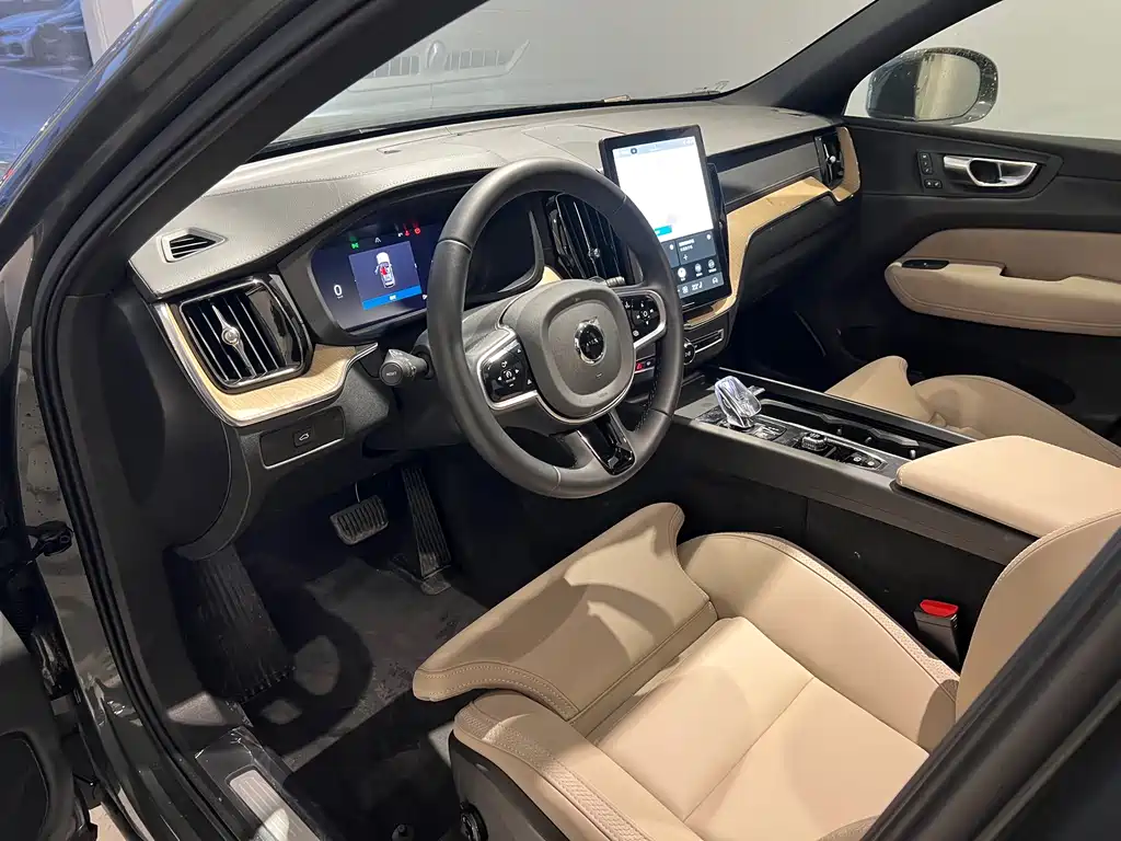 Volvo XC60 2025 — фото 7
