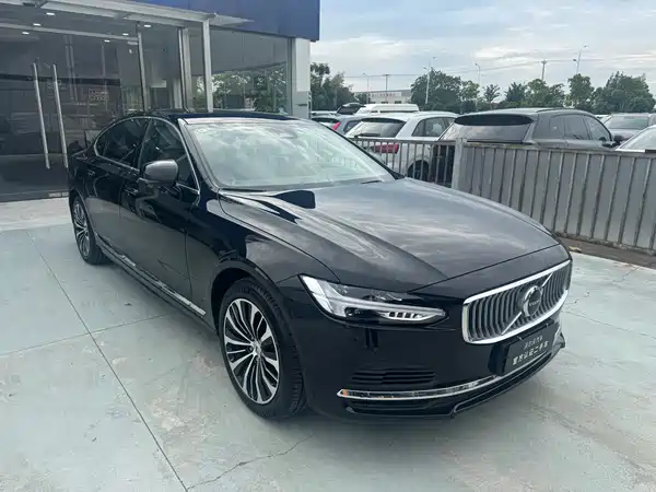 Volvo S90 Plug-In Hybrid 2025