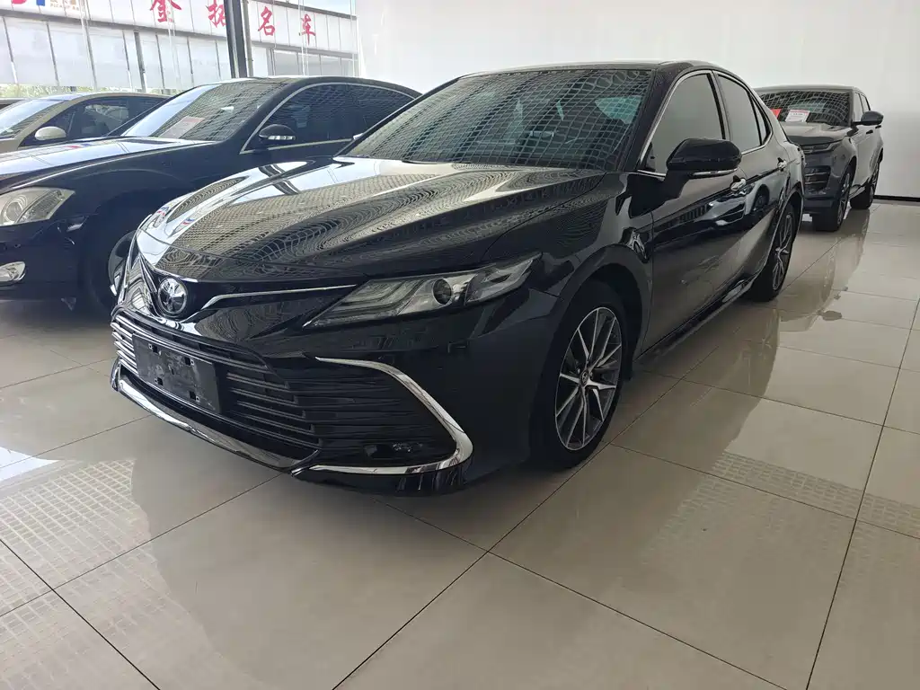 Toyota Camry 2022 — фото 1