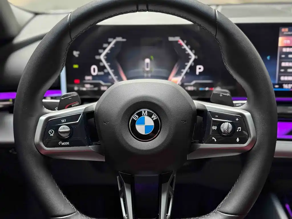 BMW 5 Series 2025 — фото 13