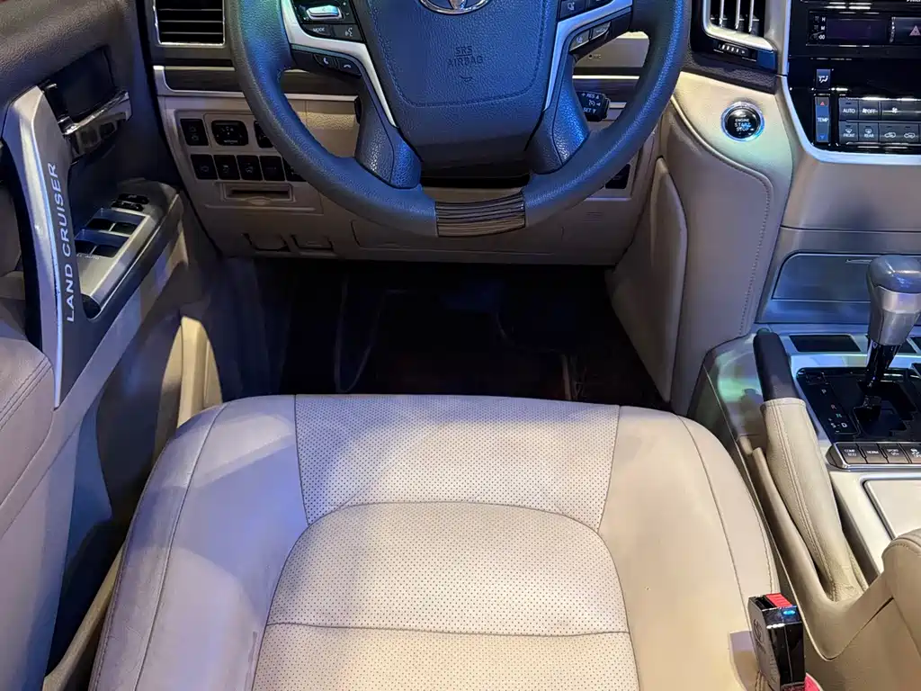 Toyota Land Cruiser 2012 — фото 12