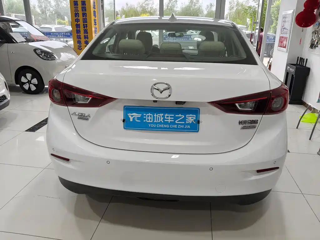 Mazda 3 Axela 2015