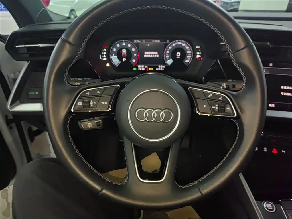 Audi A3 2023 — фото 11