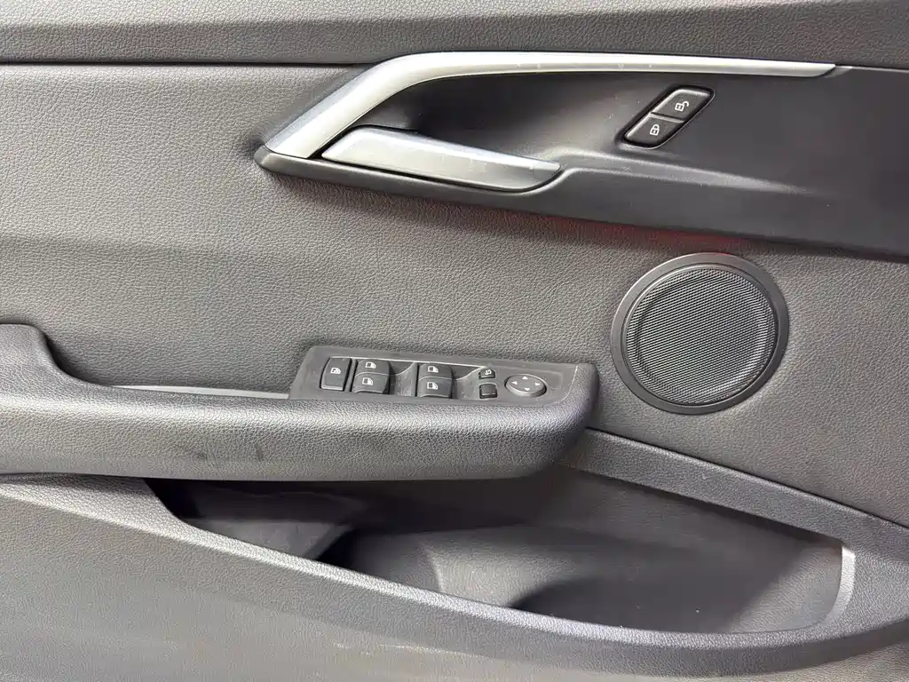 BMW 1 Series 2018 — фото 16